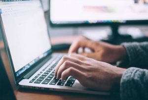 Facebook буде попереджати про неправдиву інформації щодо коронавірусу