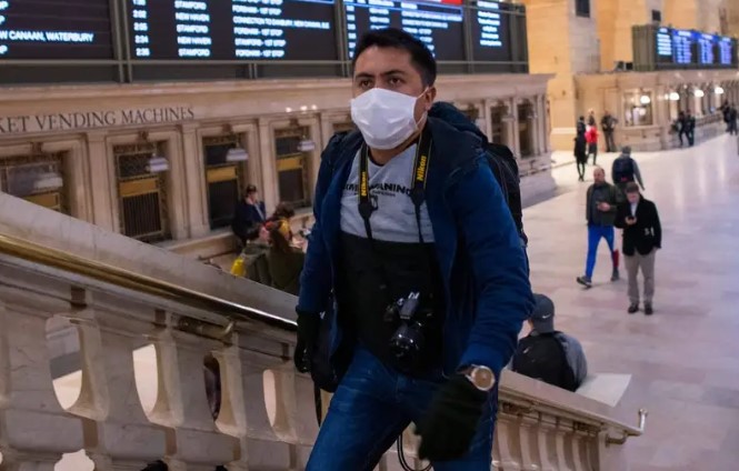 В пяти странах Евросоюза сегодня снимают часть карантинных ограничений