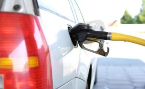 В Украине может сильно подешеветь бензин и дизель