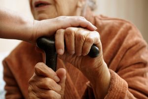 Полиция призывает быть бдительными: пожилаяя жительница Лимана лишилась сбережений после визита неизвестного мужчины