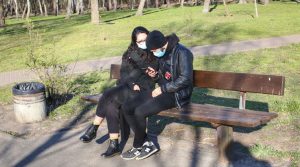 Общественное место — это вообще что? Где придется ходить в маске и обязательно сопровождать детей