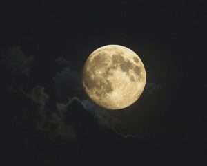 Сегодня ночью можно увидеть суперлуние