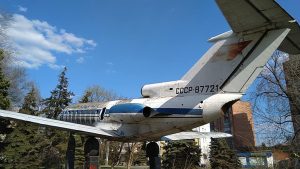 Жители Славянска хотят восстановить самолет возле сквера “Мрия”