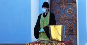 Вирус и вера: Идти ли в храмы освящать пасхальные куличи?