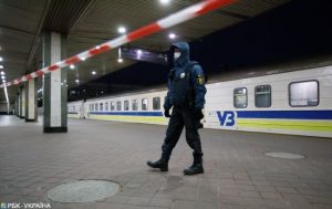 Источник в ОП допускает, когда начнут снимать ограничения по транспорту
