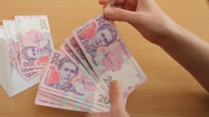 В Раде захотели привязать прожиточный минимум к средней зарплате