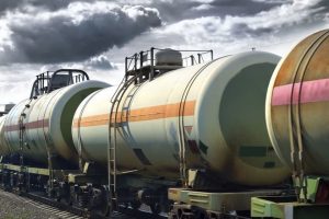 Украина снова начала завозить топливо из РФ – СМИ