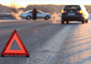 В Лиманском районе автомобиль съехал в кювет и перевернулся