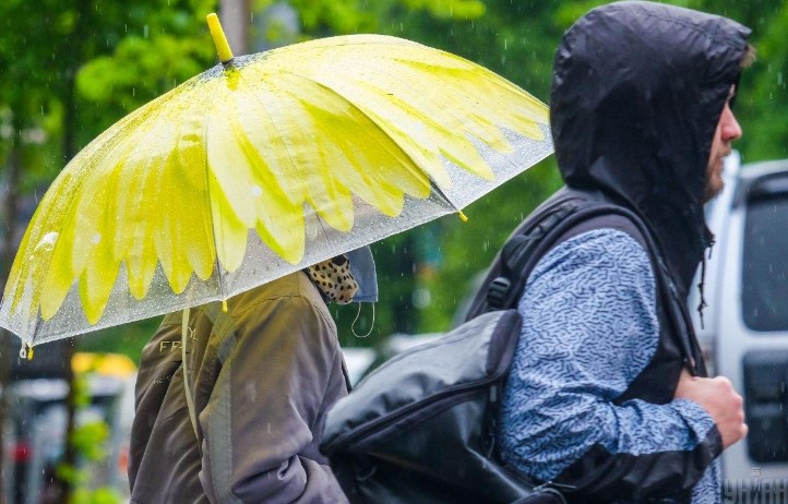 Сильный ветер и дожди: синоптик рассказала о погоде на завтра