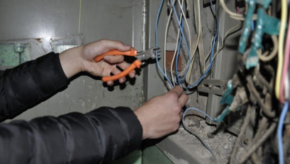 До пяти лет тюрьмы за кражу кабелей: Зеленский подписал закон