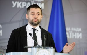 В конце мая “Слуга народа” объявит имена кандидатов в мэры, – Арахамия
