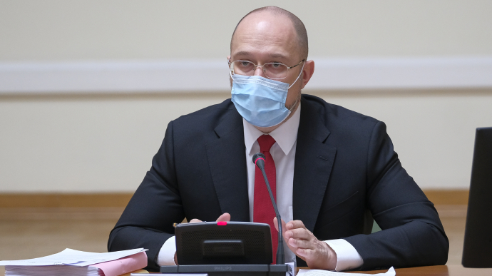 Кабмин в течение недели запустит общественный транспорт, метро и откроет детсады