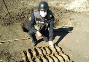Житель Славянского района нашел в огороде 25 минометных мин
