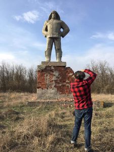 В Славянске хотят отремонтировать памятник рыбаку. Откуда возьмут деньги?
