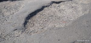 Глубина ям – 25 см: житель Славянска опешил от состояния дорог в районе поселка Андреевка. Фотофакт