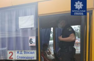  У Слов’янську та Краматорську патрульні продовжують перевіряти водіїв, які здійснюють пасажирські перевезення