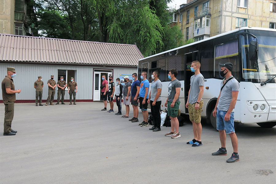 Частини Нацгвардії на Сході зустріли перших призовників: хлопців також відправлять і до Слов’янського полку. Фото, відео