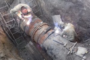 “Вода Донбасу” проводить ремонтні роботи на водоводах заради забезпечення сталого водопостачання для мешканців Донеччини