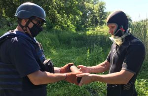 Між Святогірськом та Богородичним на березі Сіверського Дінця чоловік знайшов мінометну міну та снаряди