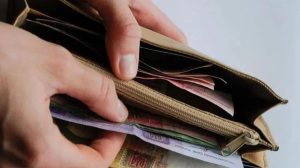 Кабмин обнародовал график повышения минимальной зарплаты