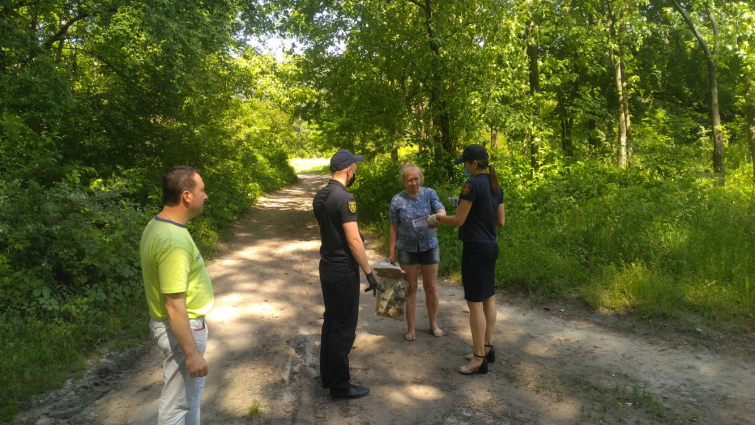 у Святогірську рятувальники спільно із лісниками провели профілактичний рейд у лісових масивах