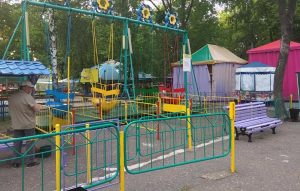 В Краматорском парке «Юбилейный» открылись аттракционы