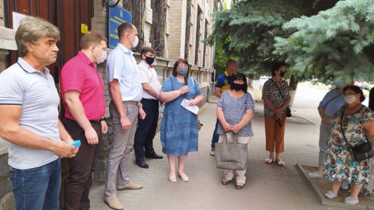 Акція під прокуратурою у Слов’янську: скандал за скандалом