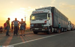 С 23 июля военные будут ограничивать въезд для грузового транспорта на территорию Донецкой области