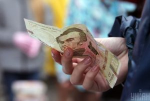 Больничные и декретные будут выплачивать за 1 день