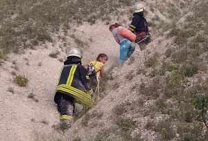 Жінка з дитиною забралися на гору Карачун та не змогли самостійно спуститися