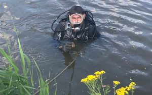 У Слов’янському районі піротехніки вилучили зі ставка гранату