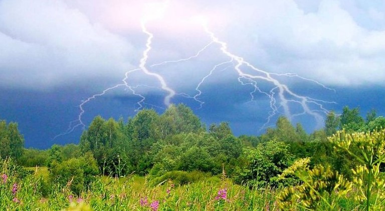 Спасатели предупреждают о грозах в Донецкой области