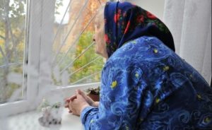Просили води, щоб запити ліки: злочинна етнічна група зі Слов’янська грабувала літніх людей