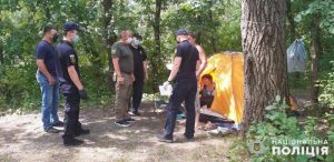 У Святогірську поліцейські та рятувальники нагадали громадянам про правила безпечного відпочинку