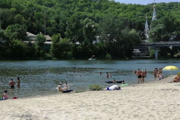 Отдых в Святогорске: кукурузный сервис и лежаки по 60 грн.
