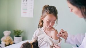 В Украине вводят еще одну обязательную прививку для детей