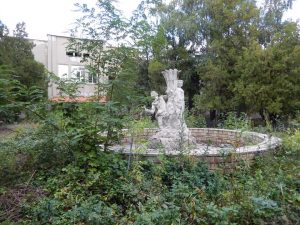 На Славянском курорте наступает уже критическое запустение. Фотофакт