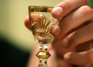Названы признаки на лице, выдающие человека с алкоголизмом