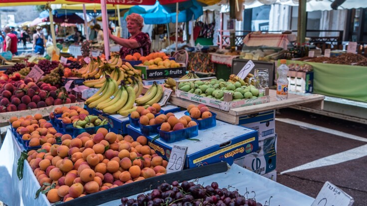 Украинцев предупредили об опасных продуктах с “сюрпризом”: что надо знать