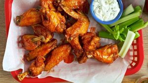 Запеченные куриные крылышки с травами