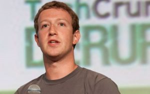 Facebook разрешил своим сотрудникам еще год работать удаленно