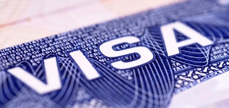 Кабмин ввел двухразовые электронные визы для въезда в Украину