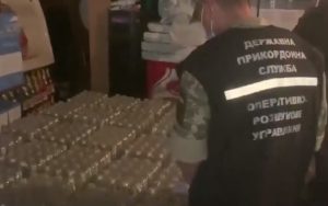 Під час обшуків виявлено велику кількість алкоголю та сигарет, – Краматорський Прикордонний Загін. Відео