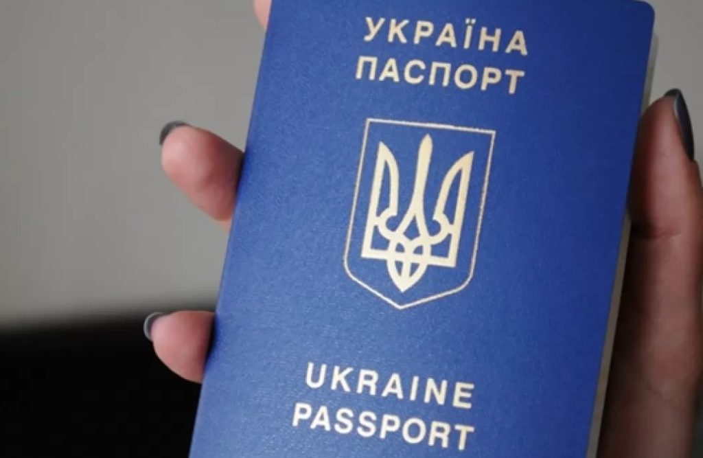 С 1 сентября украинцам нужен будет загранпаспорт для поездок в Беларусь