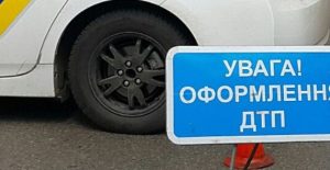 В’їхав у паркан: у Слов’янську п’яний водій пропонував поліцейським 2 000 грн