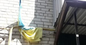Жесть: мешканці Слов’янська обурені відношенням банку до державного прапора. Фотофакт