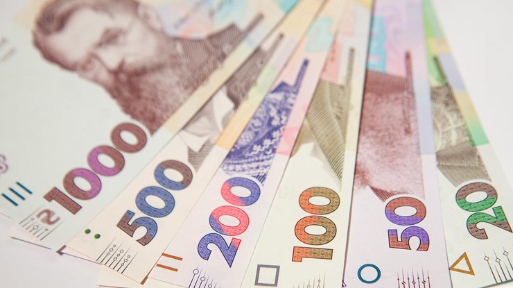 Кабмин повысил зарплаты бюджетникам: сколько будут получать