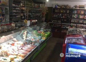 У Слов’янську обікрали магазин: забравли кілька пляшок горілки та пива, а також продукти