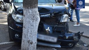Жительница Мариуполя решила “проскочить” перекресток в центре Славянска: подробности ДТП с участием трех авто