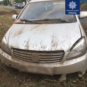 Напідпитку та ще й без водійського: 21-річний мешканець Краматорська вирішив покататись вночі та скоїв ДТП